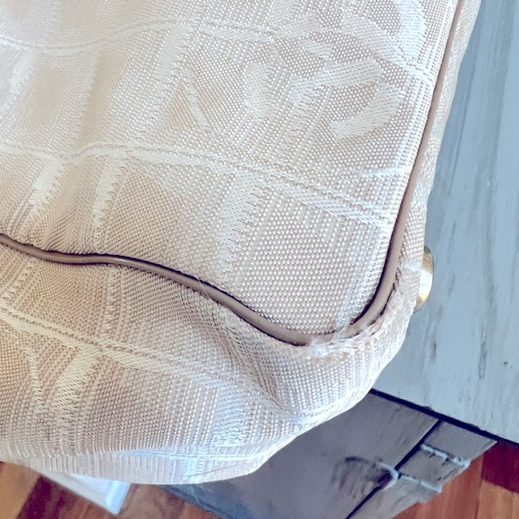 ❤️Authentic CHANEL Tote❤️ - Picture 8 of 16